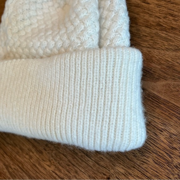 Juicy Couture White Knit Beanie Hat One Size Heart Logo Winter Cozy - Picture 13 of 13